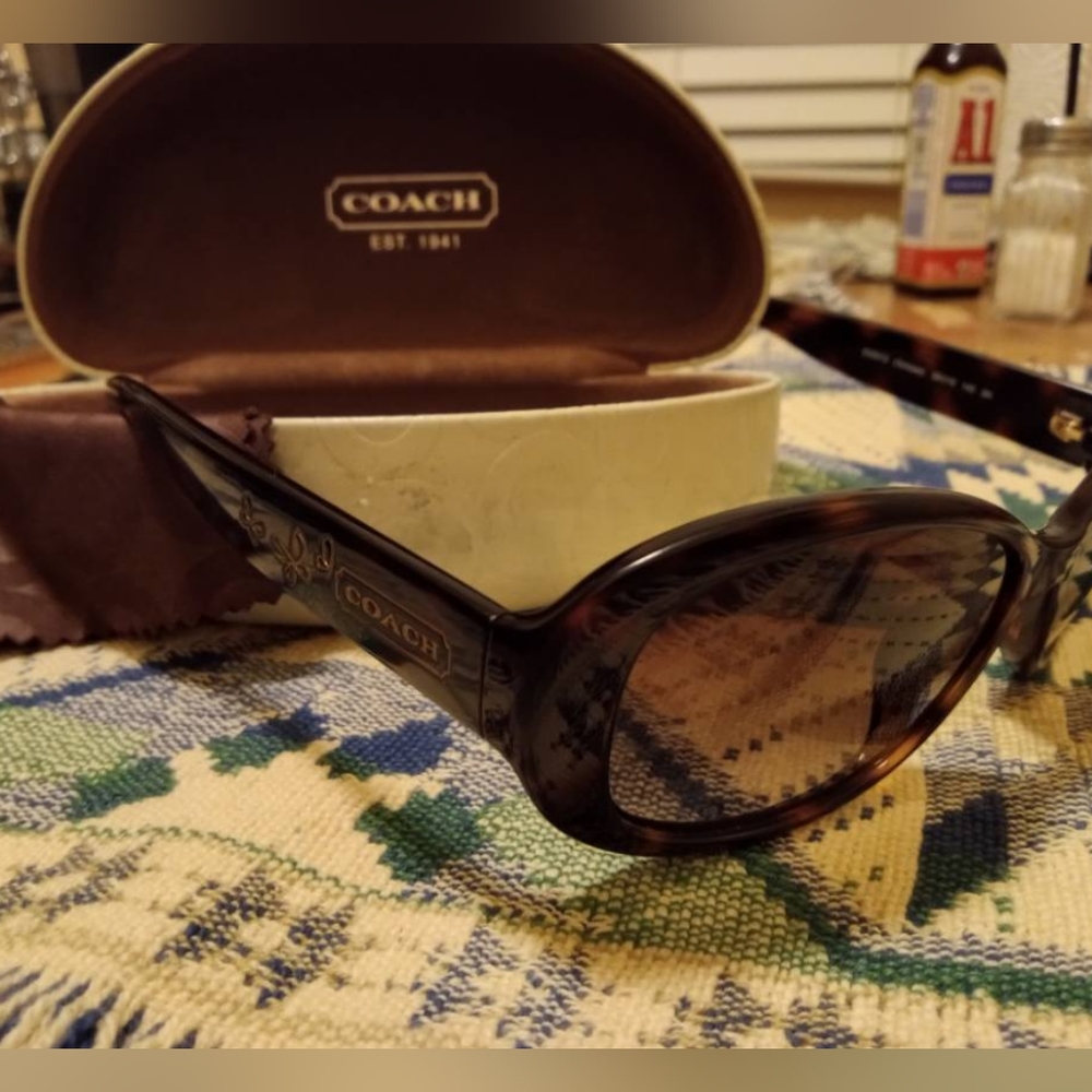Coach sunglasses - Picture 6 of 9